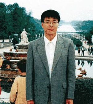 宋愛昌,中國電子科技集團第十三所高級工程師,在工作中依循法輪功「真、善、忍」的法理要求自己,重德行善、不謀私利、善待他人。(明慧網)