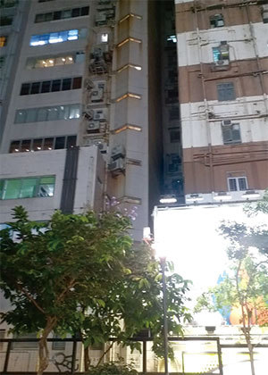 7日傍晚,香港旺角登打士街發現一具男屍。(林女士提供)