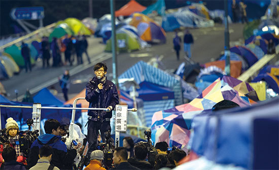 黃之鋒因參與2014年的雨傘運動，成為香港年輕一代從事社會運動的領軍人物之一。（AFP）