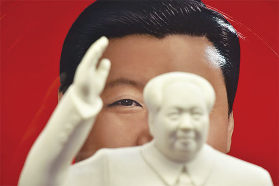 2019年國殤日前一天,習近平率眾祭拜毛。中共把自己牢牢綁在共產主義嗜血的祭壇上,十分不祥。(AFP)