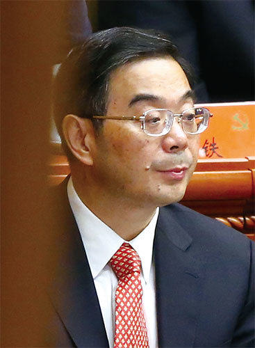 一堆貪官污吏大發「公路財」,周強卻能縱之掩之,甚至有舉報者稱,周強不是分了羹,而是分羹人。圖為2012年11月8日時任湖南省委書記的周強參加18大開幕。(Getty Images)