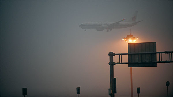 雷指出,中共「獵狐」行動是對普世準則和法治的公然威脅,中共採取的策略「令人震驚」。圖為北京機場一景。(AFP)