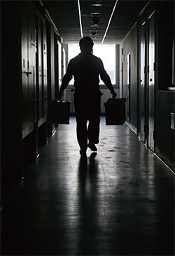 中共肺炎疫情爆發後,2月底,中共喉舌即宣傳雙肺移植,移植失敗後5個小時之內又取得一個肺。主刀醫生陳靜瑜、韓威力都因涉嫌活摘法輪功學員器官而被國際組織追查。示意圖。(AFP)