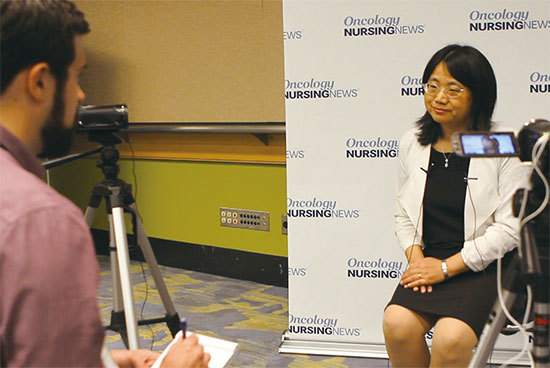 2016年6月3日,董宇紅博士接受美國最大的針對癌症患者的CURE雜誌專訪,向癌症治療的專業領域介紹論文研究內容。(林沖/大紀元)