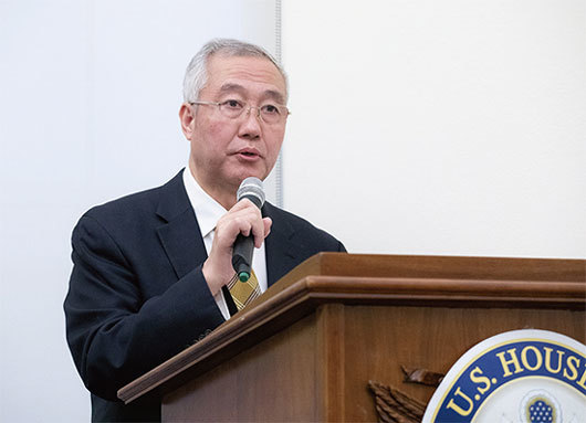 20多年前,原哈佛醫學院研究工作者汪志遠醫生罹患醫學絕症「漸凍人」病(肌萎縮側索硬化症),多方求醫無效。在修煉法輪功三個多月之後痊癒,至今安然無恙。(大紀元)