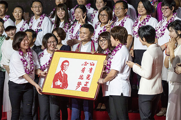 不管馬雲給自己的理論穿上了多麼漂亮的科技外衣,但實質反對現有金融業的抵押制度。圖為海南省三亞舉行的2020年馬雲鄉村教師獎頒獎典禮。(Roslan Rahman/AFP)