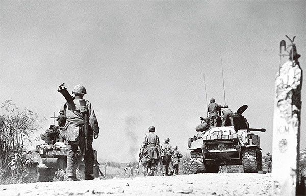 10月19日聯軍攻陷平壤。美軍計畫在年底之前將金日成殘部趕出朝鮮半島,讓士兵們回家過聖誕節。(Intercontinentale/AFP)