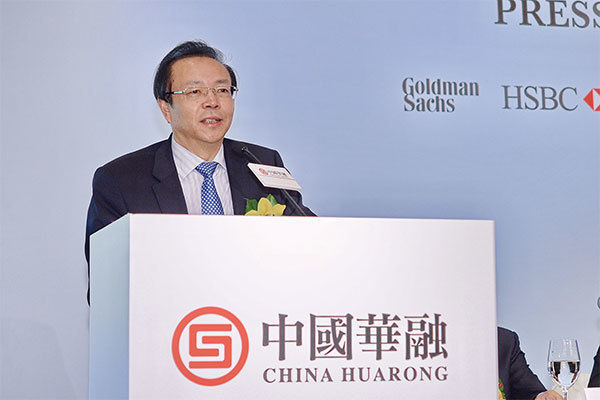 2015年10月30日,中國華融在香港聯交所主板上市,融資196.97億港元,成為當年下半年在港股上市的最大IPO。(宋祥龍/大紀元)