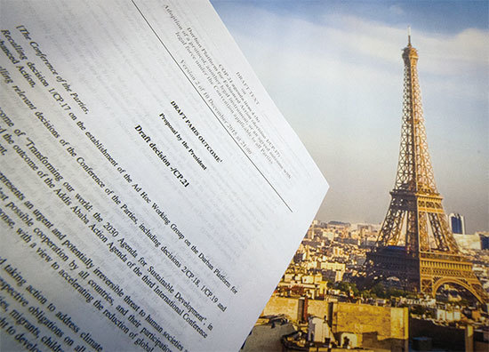 「環保主義」正在逐步成為另一種形態的共產主義。圖為2015年12月10日聯合國巴黎氣候大會達成減排協議。(Benoit Doppagne / Belga / AFP)