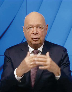 世界經濟論壇創始人施瓦布徹底否定了在過去幾十年中讓西方社會繁榮與進步的資本主義的發展模式，並推崇中共的治理模式。圖為2021年1月27日施瓦布在虛擬世界經濟論壇發言。（Handout / World Economic Forum / AFP）