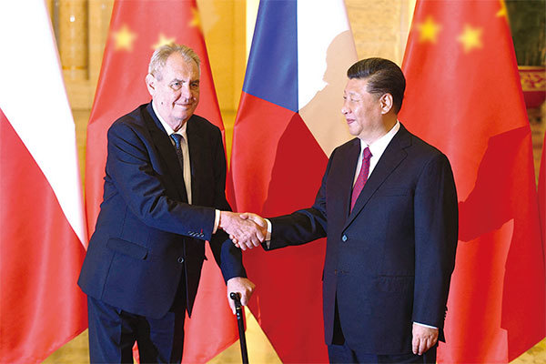 親共捷克總統齊曼(Miloš Zeman)因維特齊訪臺對其施壓排斥。圖為2019年4月28日齊曼在北京人民大會堂與習近平會談。(Madoka Ikegami / AFP)