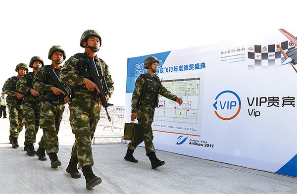 過去10年,中共政權用於內部維穩的預算一直高於國防預算,它對內部不滿情緒的恐懼超過了對外部敵人的恐懼。(STR / AFP)