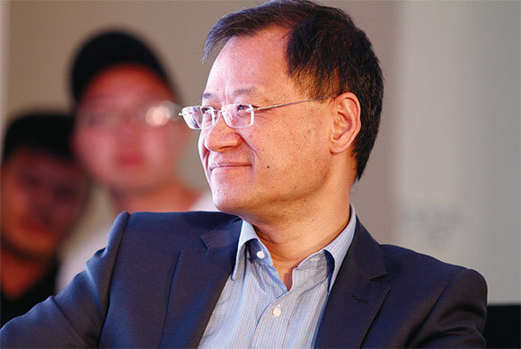 習近平治下的文宣系統，對發文批評中共的原清華大學教授許章潤（圖）的批鬥，對趙薇等代表資本勢力的揭發式批鬥，都有濃厚的文革色彩。（大紀元資料室）