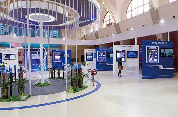 中共寄望人工智能可以讓其專制集權制度起死回生。圖為中共2016年開放的貴州公共資源數據交易平臺。(Jadranko Marjanovic / Xinhua news Agency / AFP)