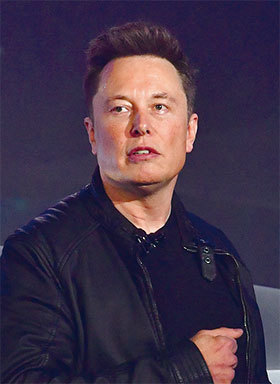 特斯拉的CEO馬斯克曾警告說,能想到的最可怕的未來就是如果成功開發出超級智能,那麼它們就可以占領整個世界。圖為馬斯克資料照。(Frederic J. Brown / AFP)