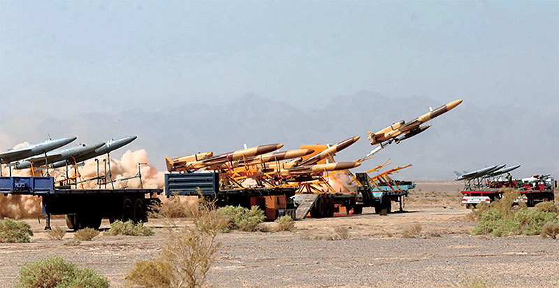 倫理學家警告,將生殺大權交給一個自主的武器系統,毀滅性將不亞於爆發核戰爭。但中共認為將人類排除在外的系統更可信賴。圖為2022年8月25日伊朗陸軍發射軍用無人機演習。(Iranian Defence Ministry / AFP)