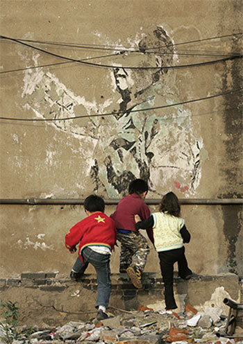 共產黨是從人出生、成長到死亡的過程中,一直根據共產邪靈的需要來塑造人,顛覆是非善惡標準,叫人背棄古老的傳統,毀人不倦。(Getty Images)