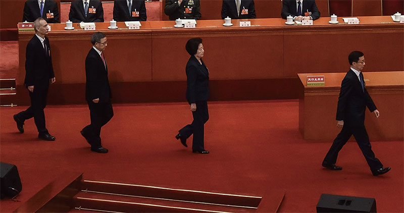 中共兩會後,四名副總理陸續現身參加活動,各自分管的領域也已分明,但其中分工出現一些變數。圖為3月19日韓正、孫春蘭、胡春華、劉鶴宣誓就職副總理。(Getty Images)