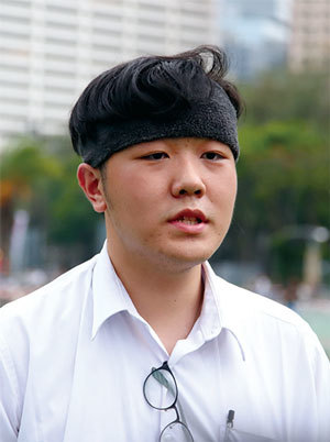 中五讀書的葉同學是第二次參加悼念「六四」晚會。(李逸/大紀元)