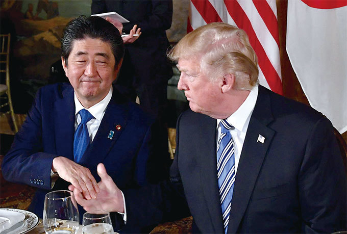 日本的安倍晉三出身鷹派政治世家,天生對共產集權產生拒絕反應,在北韓棄核問題上成為川普最有力的盟友。(AFP)