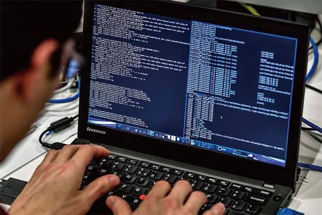 美國國會議員和情報官員2月分曾警告,中共正試圖通過電信公司等手段獲取美國敏感的技術和知識產權。(Getty Images)