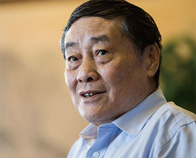 中國前首富、娃哈哈集團有限公司董事長兼總經理宗慶後,指出中國經濟下一步必須要提高老百姓的收入,拉動經濟的發展。(大紀元資料室)