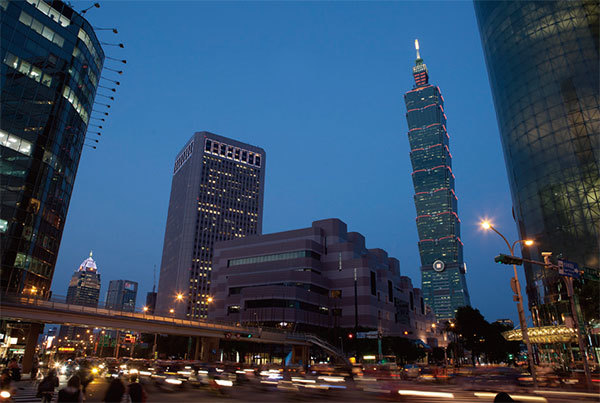 「普世模式論」認為中國過去40年的經濟增長就像英、法、二戰後德國、日本與亞洲四小龍的崛起,是基於市場力量、以創造力和冒險力為代表的企業家精神。圖為亞洲四小龍之一的臺北101附近。(Getty Images)
