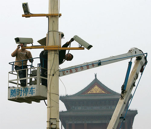 中共正在迅速推出「社會計分卡」，24小時監控人民，並根據他們的行為在卡中打分。分數根據一個數量多達2億的監控攝像頭網路讀數來判定。（Getty Images）