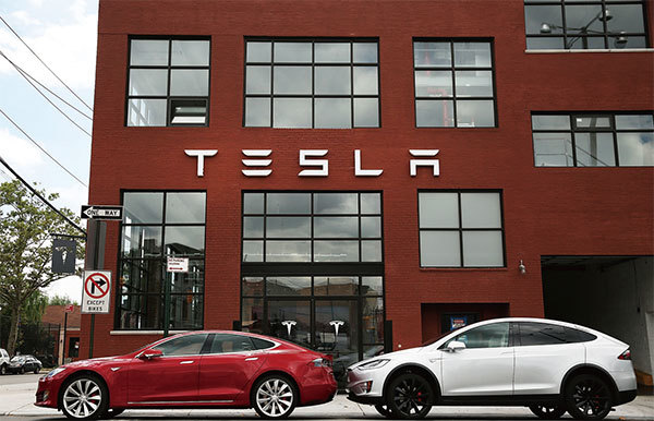 5G要保持其技術承諾,所需的基站數量是巨大的。沿著高速公路建立密集基站網路以處理自動駕駛車輛,需要投入很多資金,就是一個現實的例子。(Getty Images)