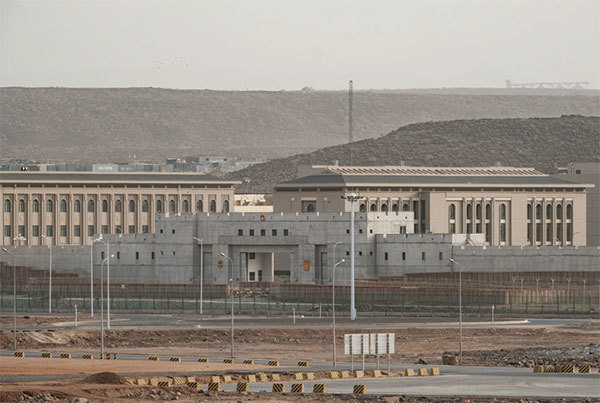 1月14日,美國五角大樓發表報告指中共通過軍事和非軍事手段,擴大其在全球的影響力。圖為中共在戰略位置十分重要的吉布地建立海外軍事基地。(AFP)