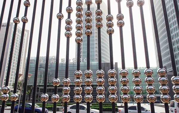 前中國央行行長周小川3月29日表示,中國金融業對外資金融機構的准入程度開放不高,還有很大的開放空間。圖為北京金融街。(大紀元資料室)