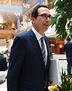 美國財政部長姆欽出席國際貨幣基金組織及世界銀行在華盛頓舉行的春季會議時告訴媒體,美中貿易談判進程已接近尾聲。(Getty Images)