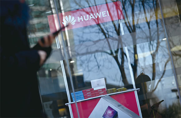 華為被美國政要認為是一家中共間諜企業,其5G技術被認為是當今國際安全的重大威脅。(AFP)