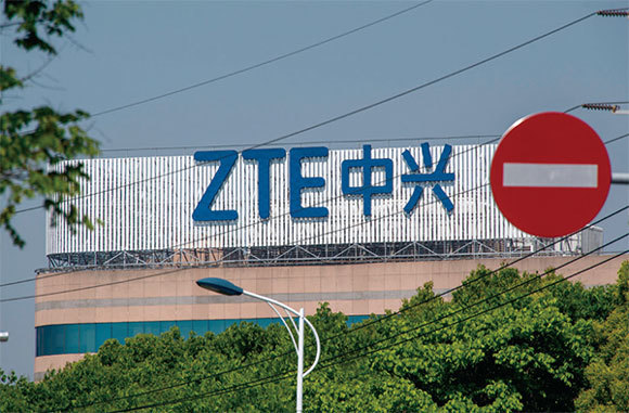 美國對中共的科技戰從制裁中興公司開始,之後向各方面延伸,包括封堵華為、制裁晉華、鎖定「千人計劃」、嚴懲科技間諜……層層深入。(AFP)