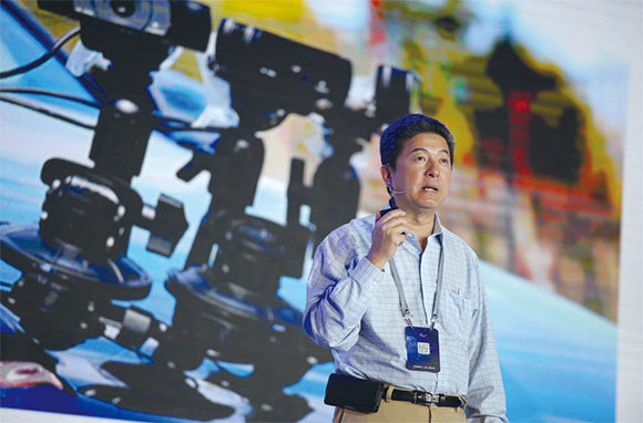 去年「跳樓自殺」的著名華裔科學家張首晟,據說是「千人計劃」的始創者,死前曾接受FBI的調查。(大紀元資料室)